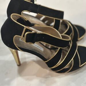 Vintage Diane von Fürstenberg (DVF) black & gold suede  pumps 7.5. 4” heels